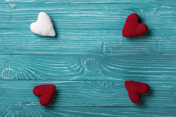 Knitted heart on a blue wooden background — Stock Photo, Image