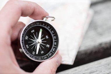 Pusula ve harita. Seyahat kavramı