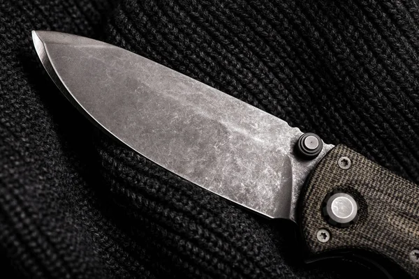 Paslanmaz çelik çakı. Her gün taşımak bıçak.