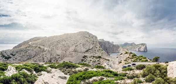 スペインの山のパノラマ風景。日の出の海の景色と美しい風景. — ストック写真