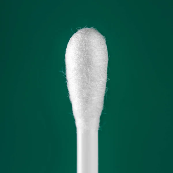 Cotton buds on green background — Stock Photo, Image