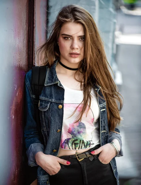 Güzel bir modern kız portresi