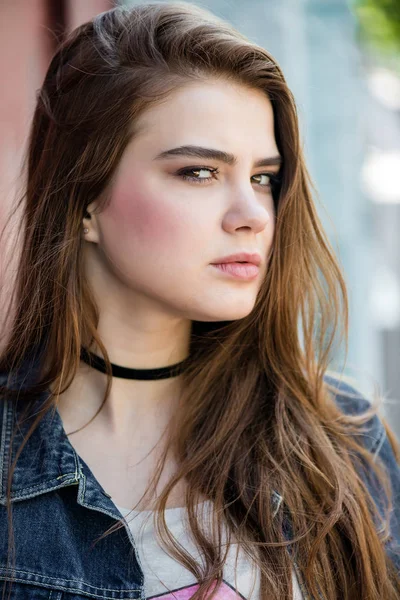 Güzel bir modern kız portresi