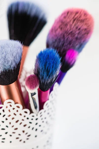 Makeup Pinsel isoliert auf weißem Hintergrund — Stockfoto