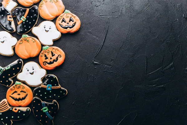 Funny delicious ginger biscuits for Halloween on the table. horizontal view from above — Stock Photo, Image