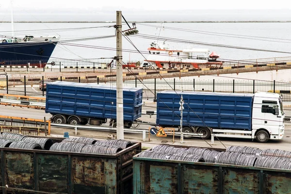 Importação logística fundo de exportação e conceito de transporte de carga recipiente — Fotografia de Stock