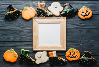 Masada Cadılar Bayramı için komik lezzetli zencefilli bisküvi. üstten yatay görünüm