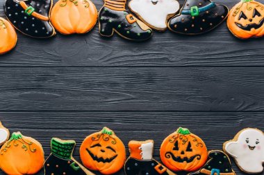 Masada Cadılar Bayramı için komik lezzetli zencefilli bisküvi. üstten yatay görünüm