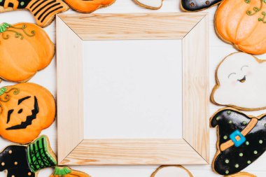 Masada Cadılar Bayramı için komik lezzetli zencefilli bisküvi. üstten yatay görünüm