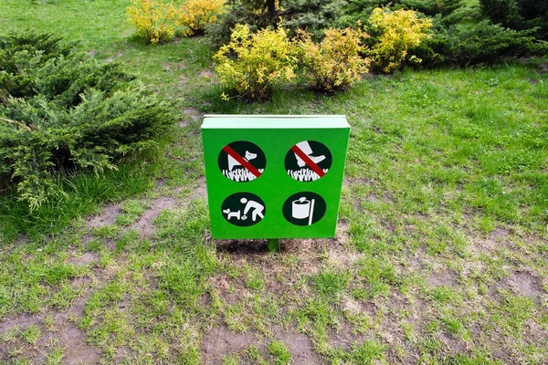 Clean Up After Your Pet Sign. Do not walk on the grass Sign