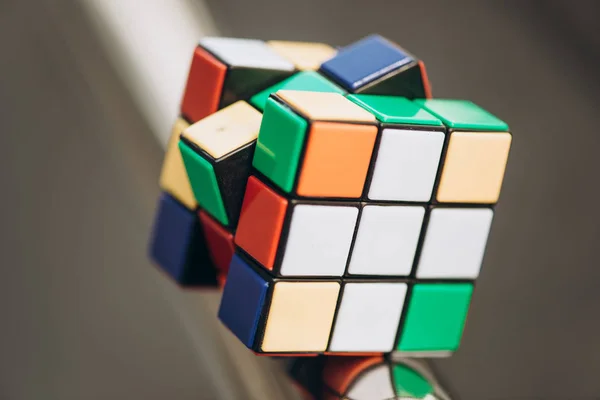 Παιχνίδι Κύβος Του Rubik Κοντινό Πλάνο — Φωτογραφία Αρχείου
