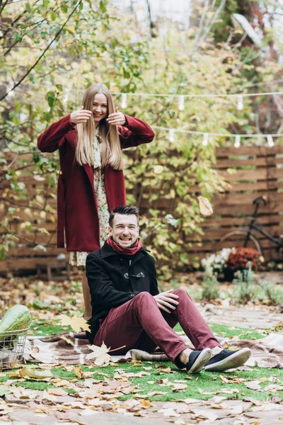 Young Beautiful Couple Posing Outdoors Autumn — Stock Photo, Image