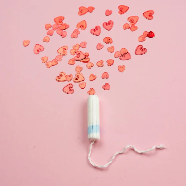 Medical female tampon on a pink background. Hygienic white tampon for women. Cotton swab. Menstruation, means of protection. — Stock Photo, Image