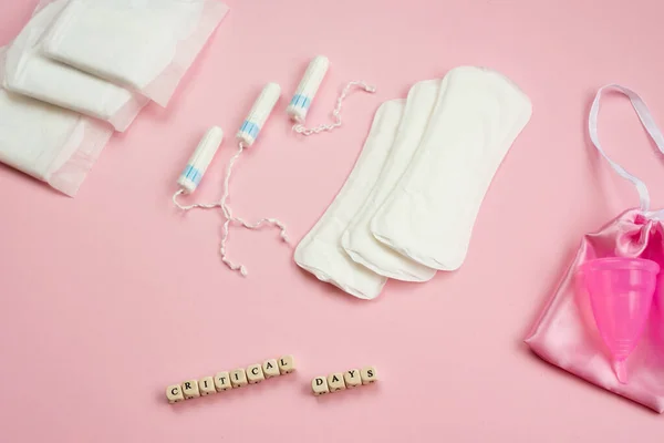 White tampons, menstrual cup, female gaskets on pink background. Concept of critical days, menstruation — Stock Photo, Image