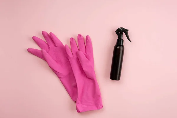 Foto de Menstruação Mulher Branca Deitada No Fundo Rosa Forro Feminino Com  Pena Vermelha Os Dias Críticos Das Mulheres e mais fotos de stock de  Algodão - Material Têxtil - iStock