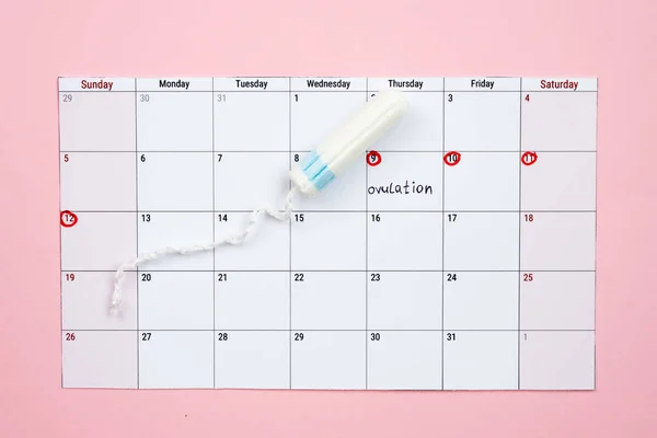 Menstrual calendar and woman  tampon lying on pink background. - — 图库照片