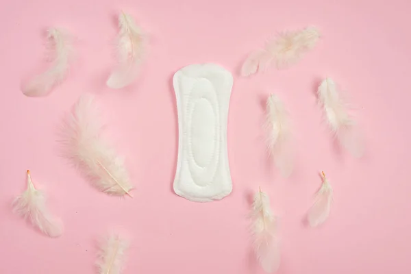 On a pink background, women's daily pads with cotton cover. — Stock Photo, Image