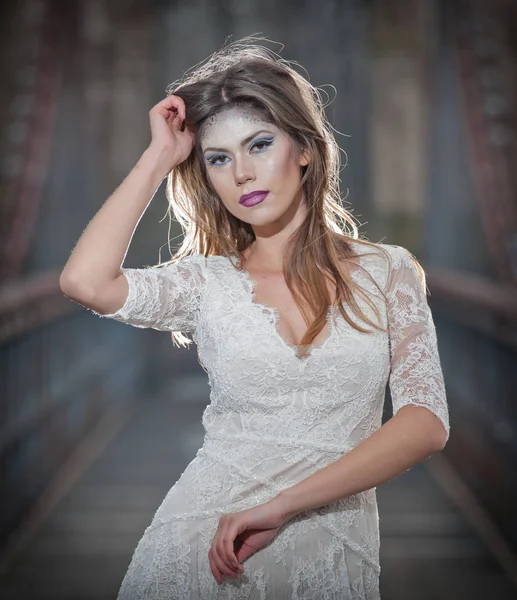 Lovely Young Lady Wearing Elegant White Dress Enjoying Beams Celestial — Stock Photo, Image