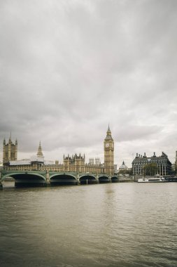 Big Ben ve Westminster Köprüsü