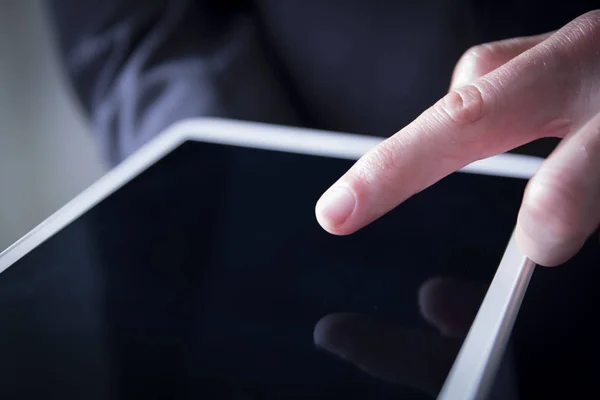 Finger megérinti tabletta — Stock Fotó