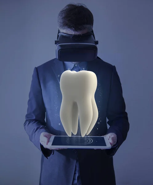 Connection tablet augmented reality tooth — Stock Photo, Image