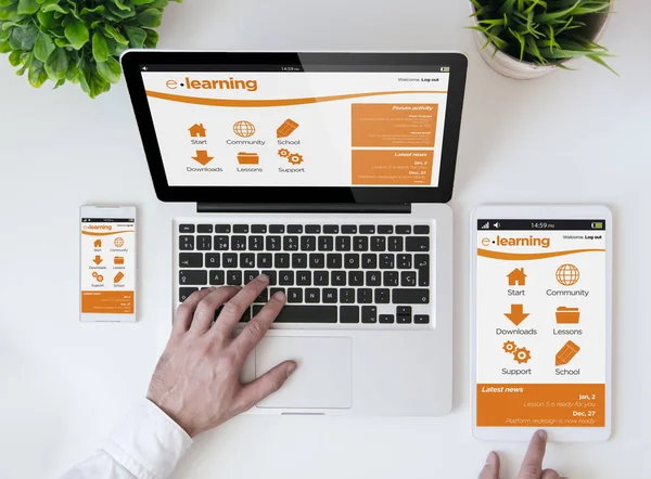 Aptop でも問題なく e ラーニングを表示. — ストック写真