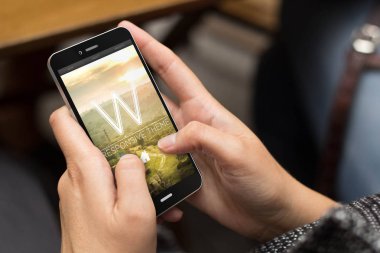 Dijital oluşturulan telefon kullanan kız