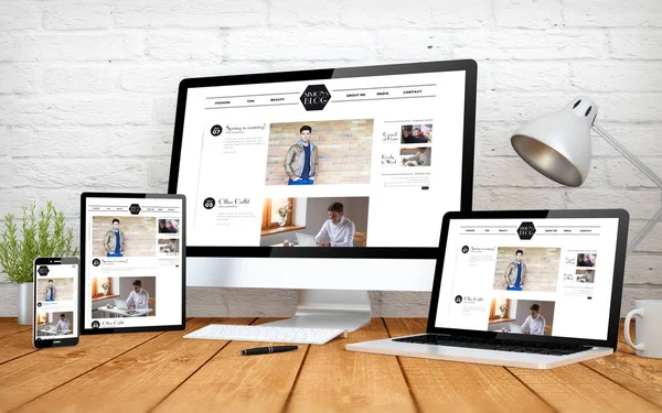Multidispositivos de pantalla de blog moderno — Foto de Stock