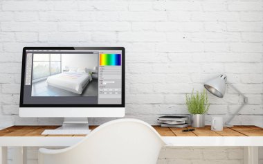 laptop üstünde okul sırası içinde office