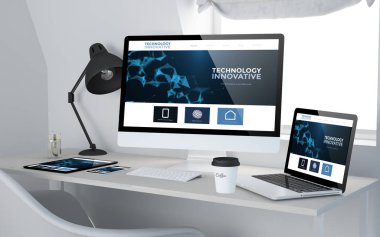 Dijital üretilen cihazlar üstünde okul sırası