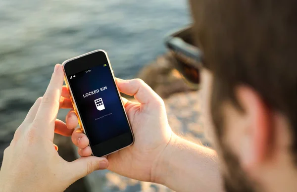 Male hands holding smartphone — Stock Photo, Image