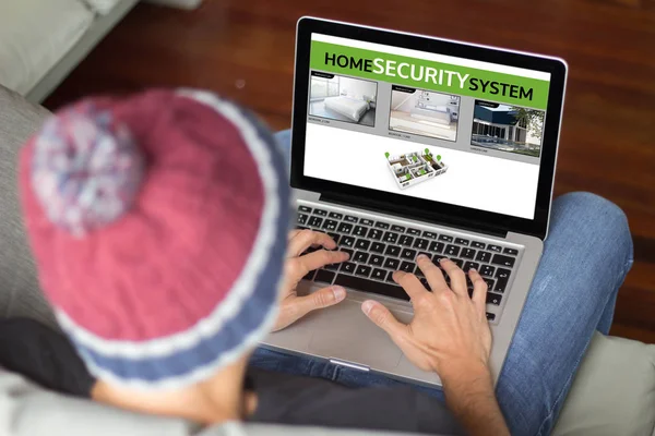 Man viewing security cam software — Stock Photo, Image