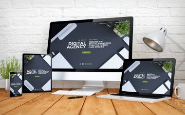 Ajansı Web sitesi tasarımı ekranlarda cihazlarla   