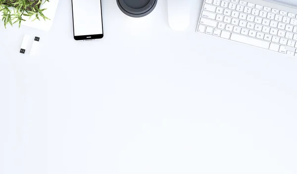 Desktop com material de escritório — Fotografia de Stock
