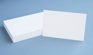 Boş kartvizit yığını