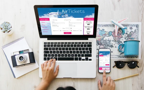 Woman looking for  air tickets — Stock Photo, Image