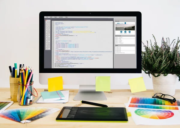 Briefpapier desktop web ontwerp codering — Stockfoto