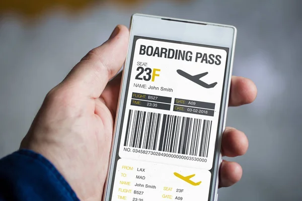 Gazdaság boarding pass smartphone — Stock Fotó