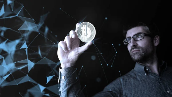 Dijital Bitcoin Cryptocurrency Kavramı Holding Adam — Stok fotoğraf