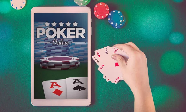 Tablet Poker Website Screen Chips Cards Green Poker Table Male — Stock Photo, Image