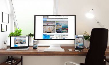 Masaüstü bilgisayar, dizüstü bilgisayar, tablet pc ve smartphone modern web blog tasarım gösterilen 3D render