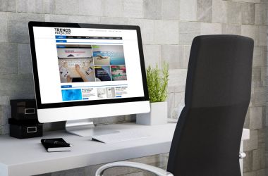 Haberler blog gösteren bilgisayar ekranı ile modern çalışma alanının 3B oluşturma