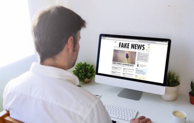 okul sırası pc, sahte haber sitesi ekran kullanan adam