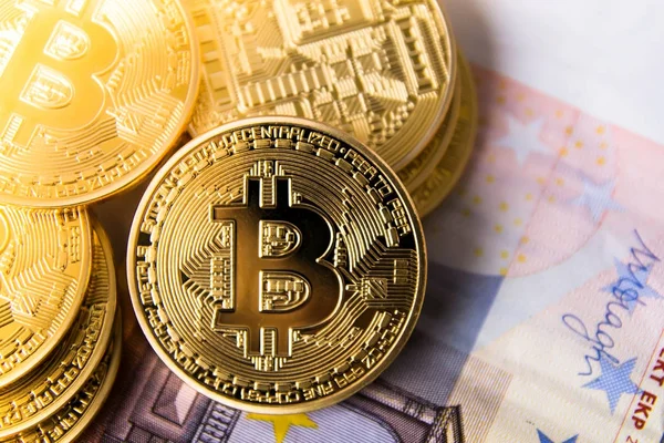 Altın Bitcoins Euro Faturası Cryptocurrency Arka Plan Render — Stok fotoğraf