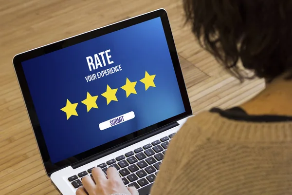 kavramı, dizüstü pc arabirimde derecelendirme kadınla gözden geçirin. Deneyim ve yıldız kutsal kişilerin resmi metin grafik ekran oranı