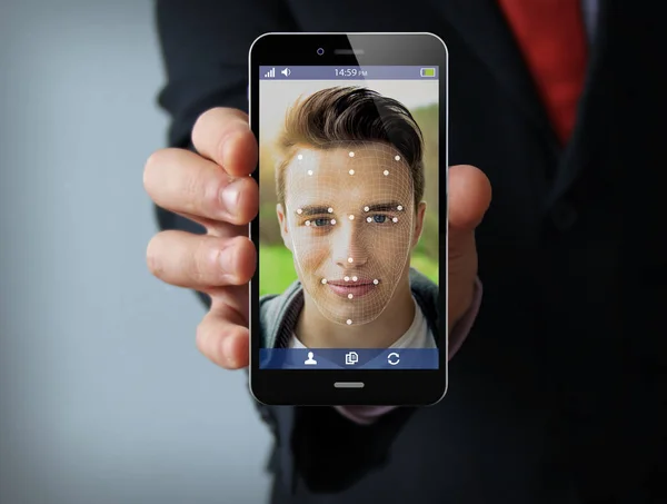 Hombre Negocios Mostrando Teléfono Inteligente Con Tecnología Identificación Facial Pantalla —  Fotos de Stock