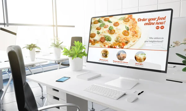 电脑与食品在线订购网站设计 — 图库照片