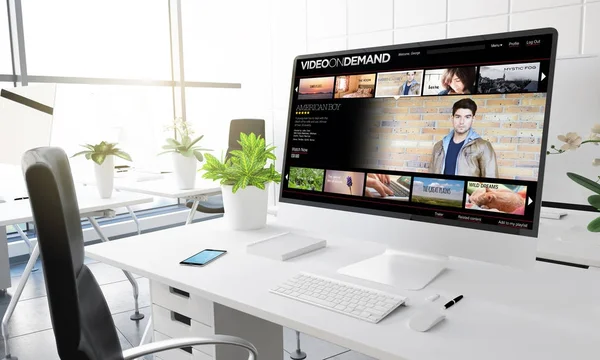 Bilgisayar Ekranında Modern Ofis Işyeri Render Talep Web Sitesi Tasarımı — Stok fotoğraf