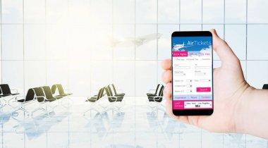Hava ile akıllı telefon tutarak erkek uygulama Bilet 
