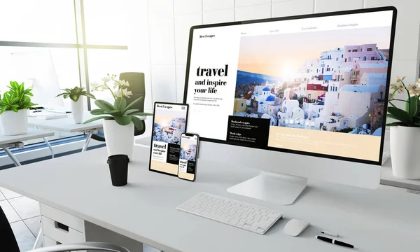 Travel Inspiration Screen Devices Mockup Bei Coworking Office Rendering — Stockfoto